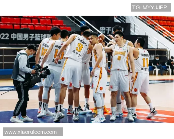 新疆队与北控队的精彩对决在央视直播中引发热议球迷热情高涨 新疆队与北控队的精彩对决在央视直播中引发热议球迷热情高涨