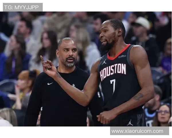 火箭与雷霆季后赛对决精彩回顾及赛季表现分析